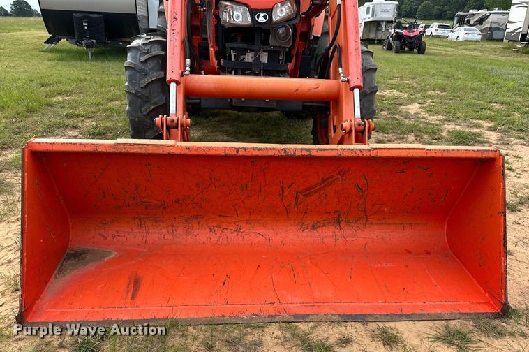 image for item NR9964 2017 Kubota  M5-091 MFWD tractor