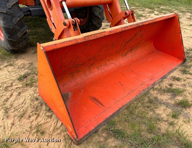 image for item NR9964 2017 Kubota  M5-091 MFWD tractor