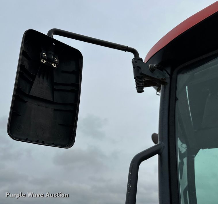 image for item NR9964 2017 Kubota  M5-091 MFWD tractor