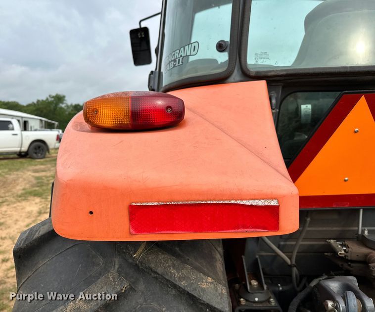 image for item NR9964 2017 Kubota  M5-091 MFWD tractor