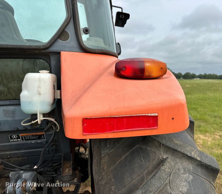 image for item NR9964 2017 Kubota  M5-091 MFWD tractor