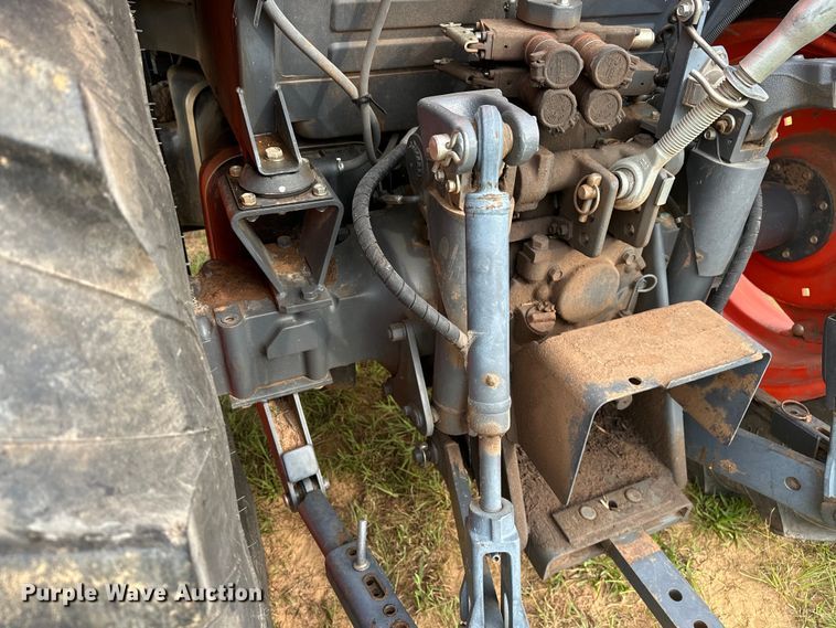 image for item NR9964 2017 Kubota  M5-091 MFWD tractor