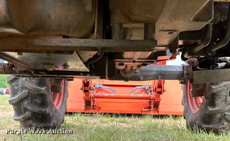 image for item NR9964 2017 Kubota  M5-091 MFWD tractor