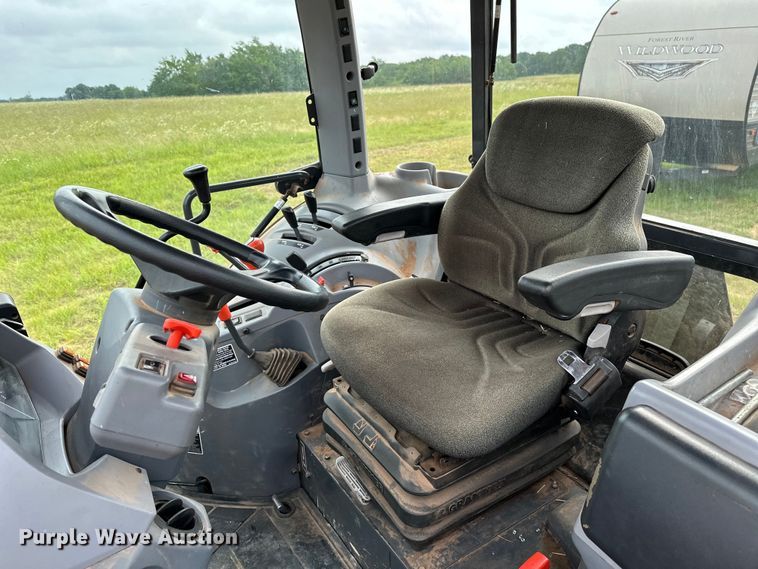 image for item NR9964 2017 Kubota  M5-091 MFWD tractor