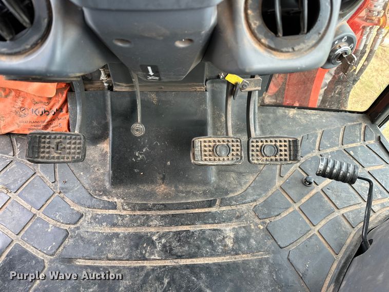 image for item NR9964 2017 Kubota  M5-091 MFWD tractor