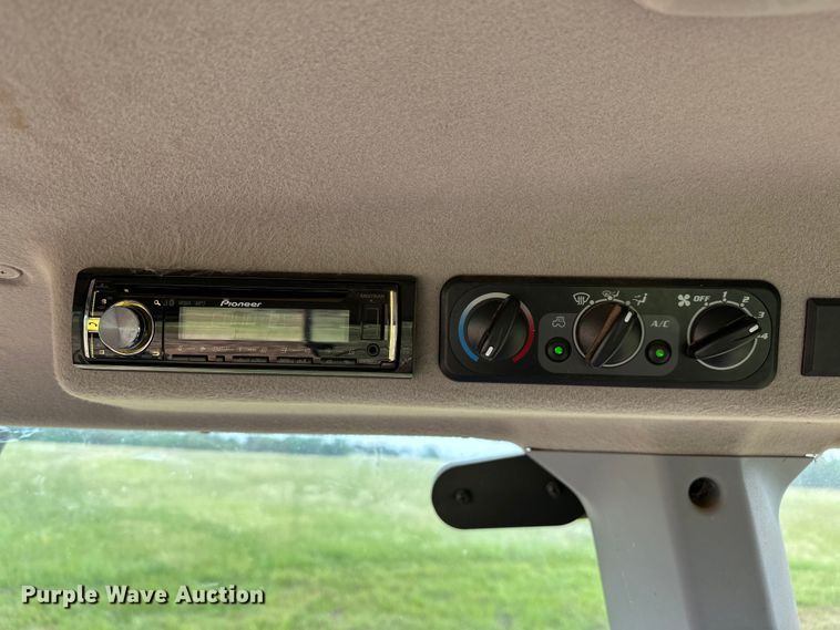 image for item NR9964 2017 Kubota  M5-091 MFWD tractor