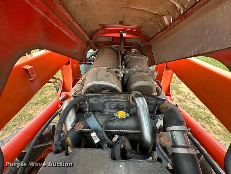 image for item NR9964 2017 Kubota  M5-091 MFWD tractor