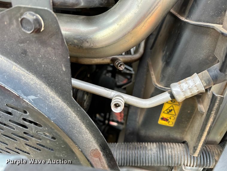 image for item NR9964 2017 Kubota  M5-091 MFWD tractor