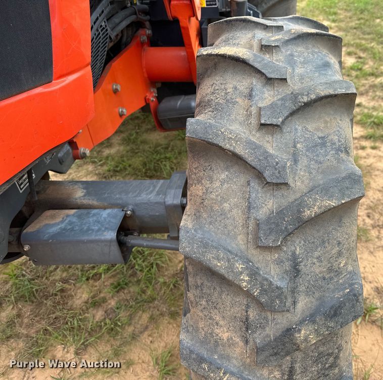 image for item NR9964 2017 Kubota  M5-091 MFWD tractor