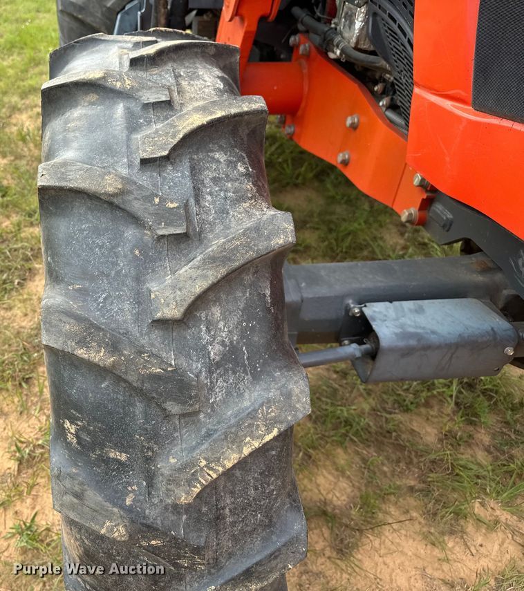 image for item NR9964 2017 Kubota  M5-091 MFWD tractor