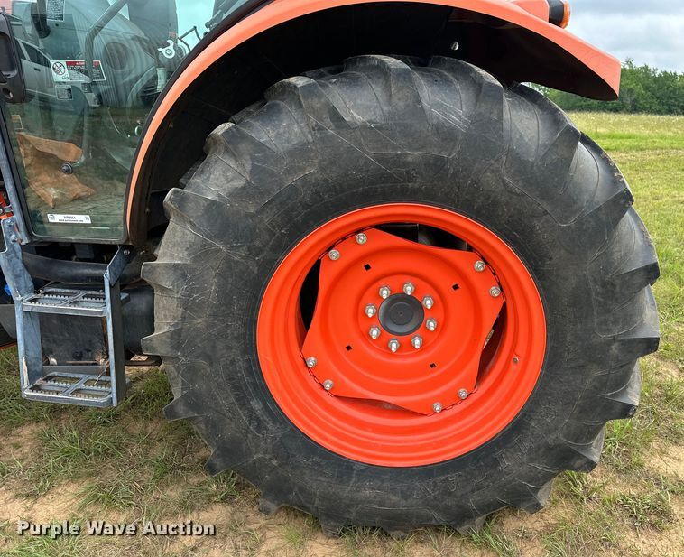 image for item NR9964 2017 Kubota  M5-091 MFWD tractor