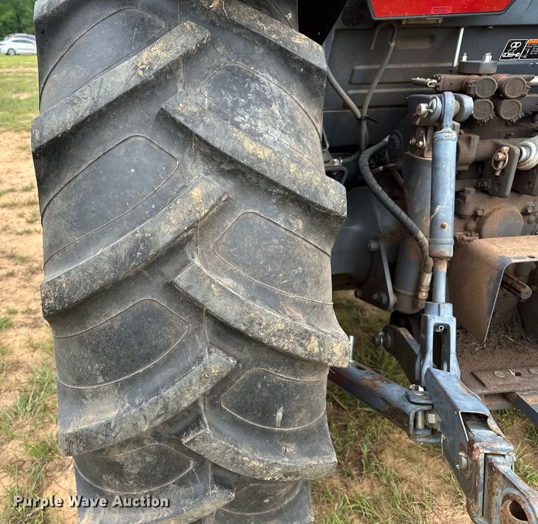 image for item NR9964 2017 Kubota  M5-091 MFWD tractor