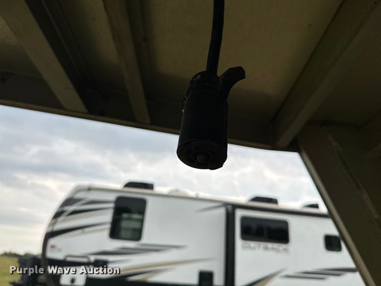 image for item NR9965 2002 Exiss GNHC-718 horse trailer 