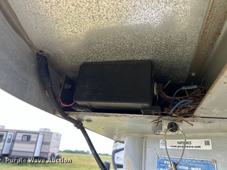 image for item NR9965 2002 Exiss GNHC-718 horse trailer 