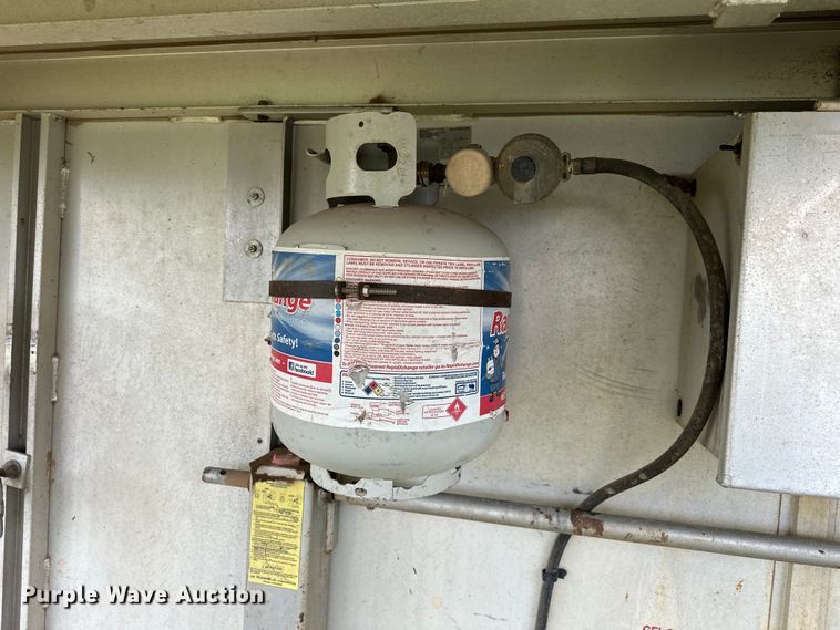 image for item NR9965 2002 Exiss GNHC-718 horse trailer 