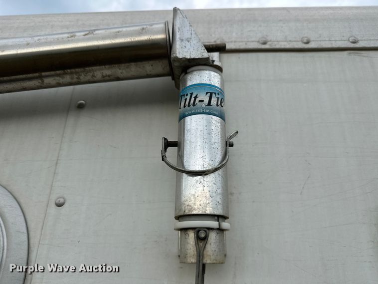 image for item NR9965 2002 Exiss GNHC-718 horse trailer 