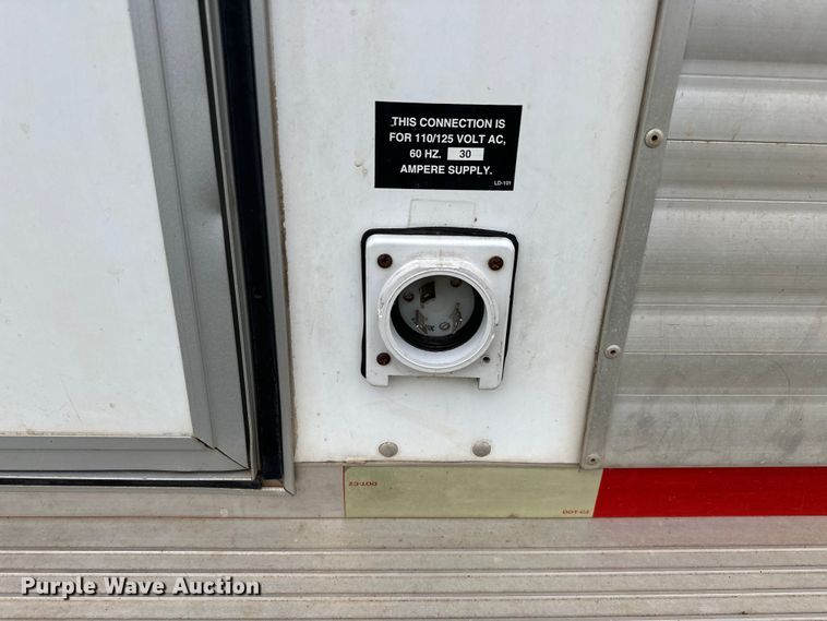 image for item NR9965 2002 Exiss GNHC-718 horse trailer 