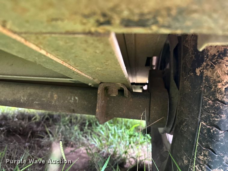 image for item NR9965 2002 Exiss GNHC-718 horse trailer 