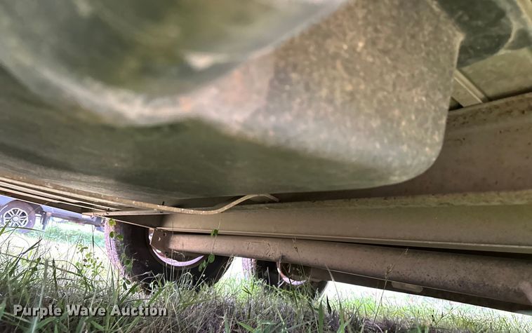 image for item NR9965 2002 Exiss GNHC-718 horse trailer 