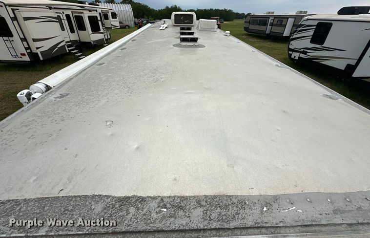 image for item NR9965 2002 Exiss GNHC-718 horse trailer 