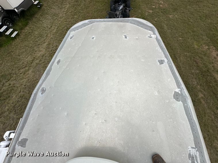 image for item NR9965 2002 Exiss GNHC-718 horse trailer 