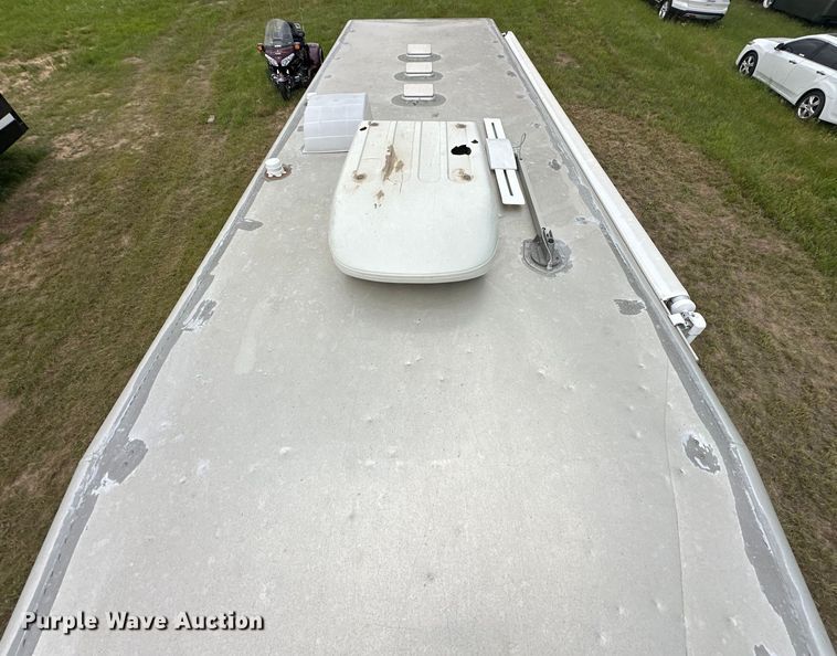 image for item NR9965 2002 Exiss GNHC-718 horse trailer 