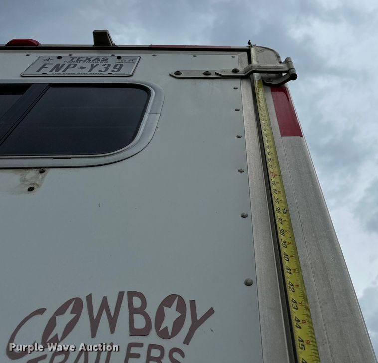 image for item NR9965 2002 Exiss GNHC-718 horse trailer 