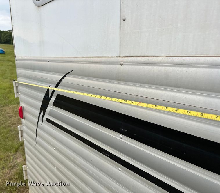 image for item NR9965 2002 Exiss GNHC-718 horse trailer 