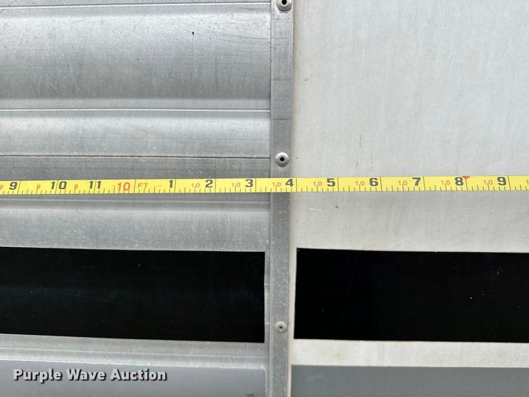 image for item NR9965 2002 Exiss GNHC-718 horse trailer 