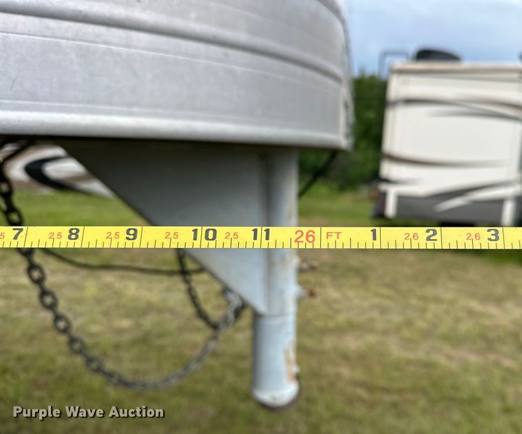 image for item NR9965 2002 Exiss GNHC-718 horse trailer 