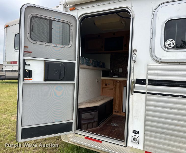 image for item NR9965 2002 Exiss GNHC-718 horse trailer 