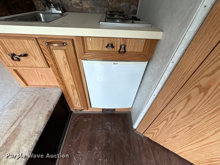 image for item NR9965 2002 Exiss GNHC-718 horse trailer 