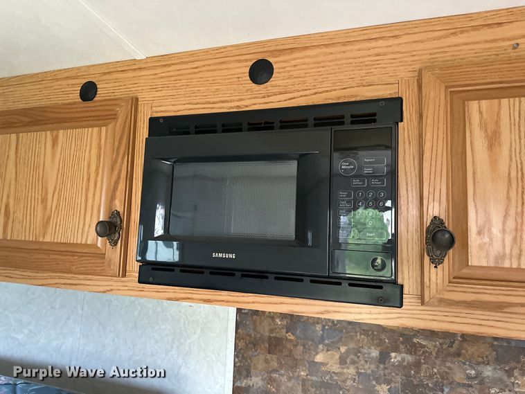 image for item NR9965 2002 Exiss GNHC-718 horse trailer 