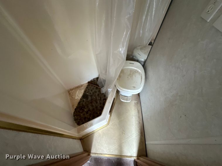 image for item NR9965 2002 Exiss GNHC-718 horse trailer 