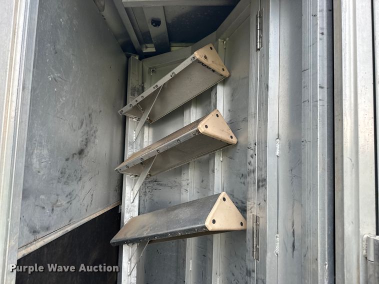 image for item NR9965 2002 Exiss GNHC-718 horse trailer 