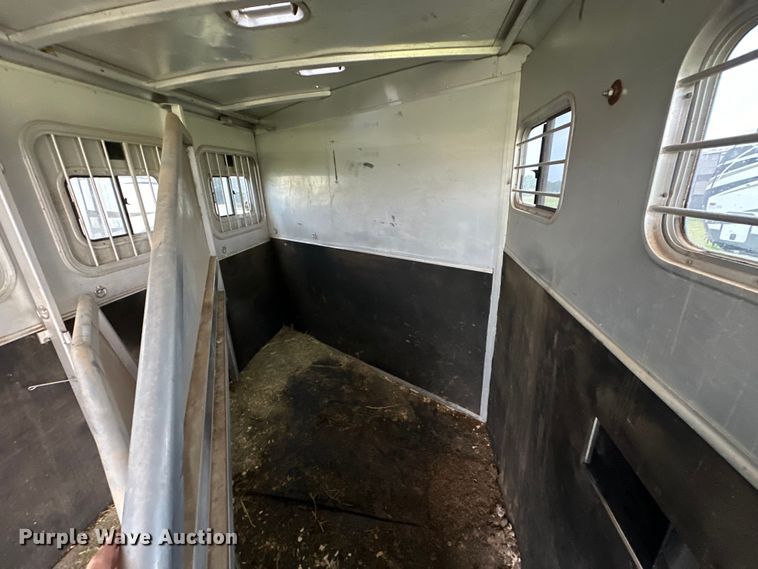 image for item NR9965 2002 Exiss GNHC-718 horse trailer 