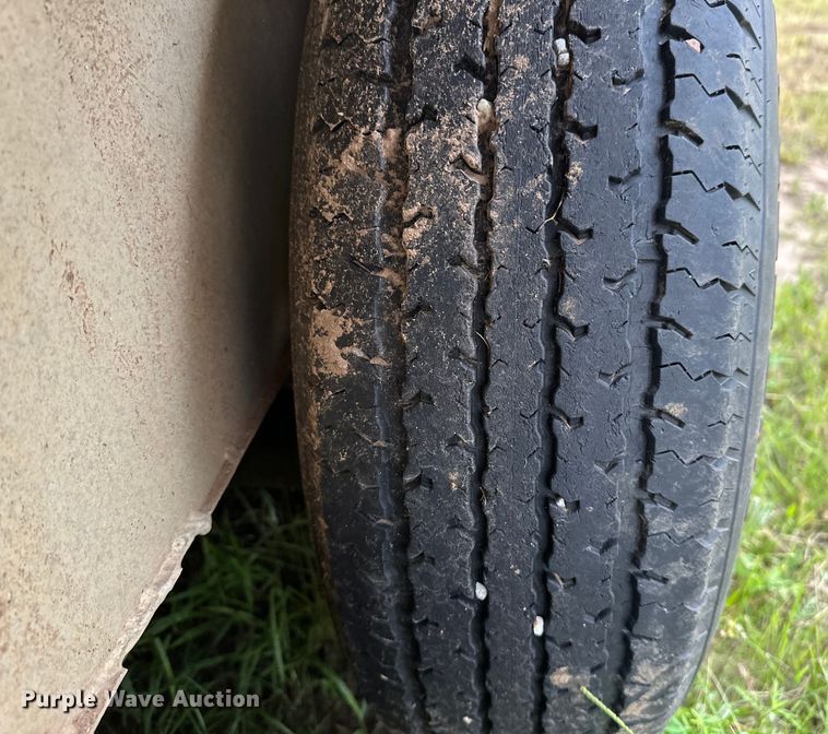 image for item NR9965 2002 Exiss GNHC-718 horse trailer 