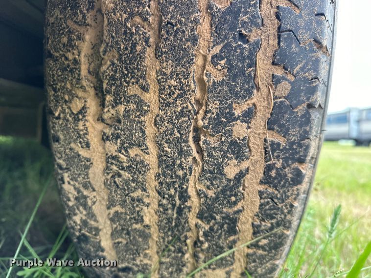 image for item NR9965 2002 Exiss GNHC-718 horse trailer 