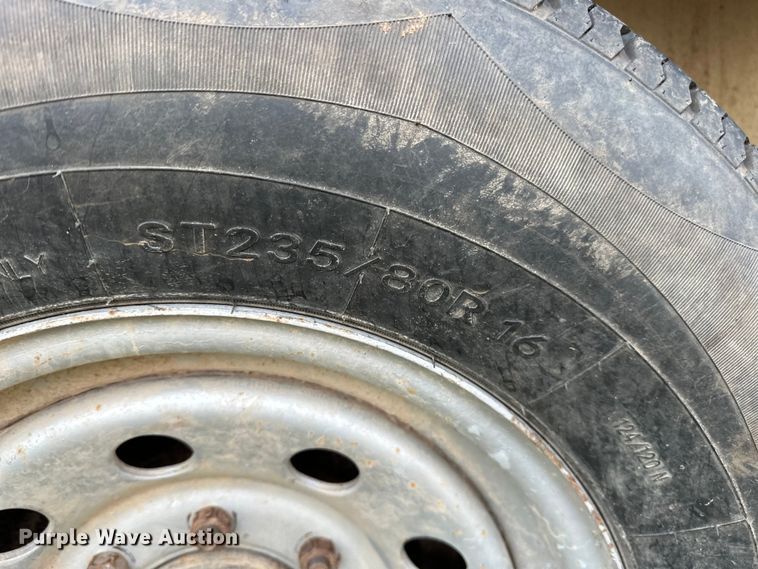 image for item NR9965 2002 Exiss GNHC-718 horse trailer 