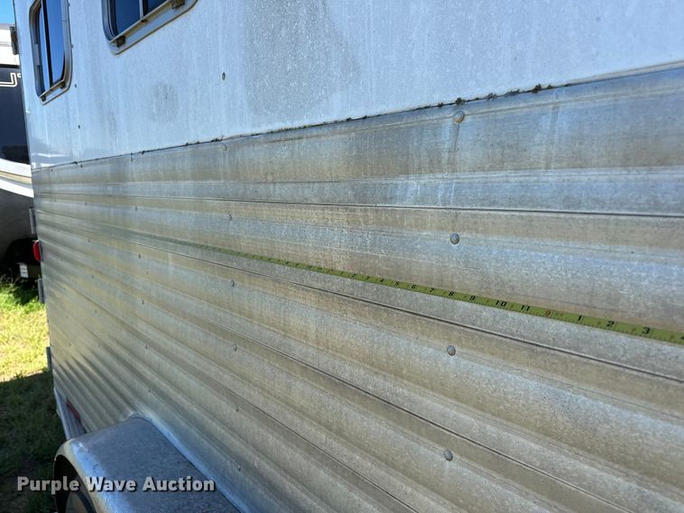 image for item NR9981 2001 Exiss GNHC-718 horse trailer 