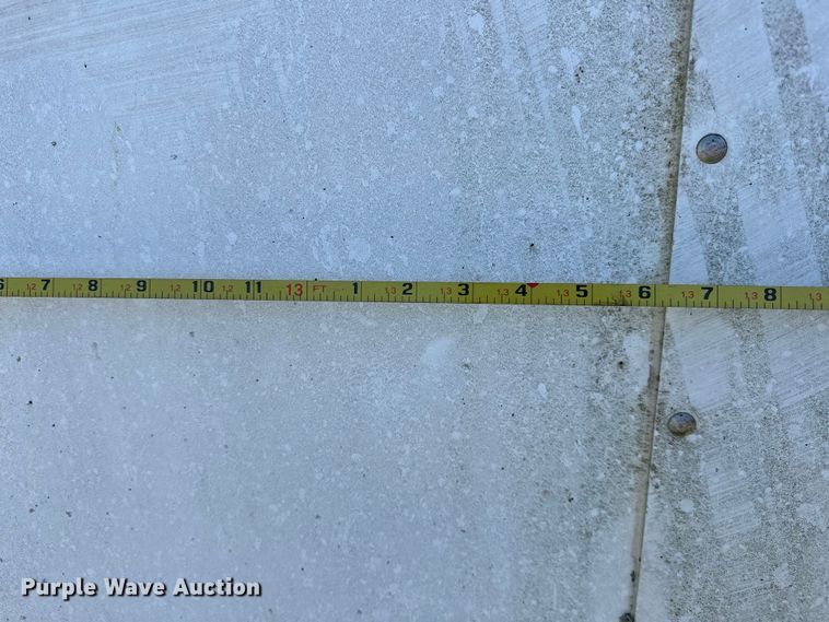 image for item NR9981 2001 Exiss GNHC-718 horse trailer 