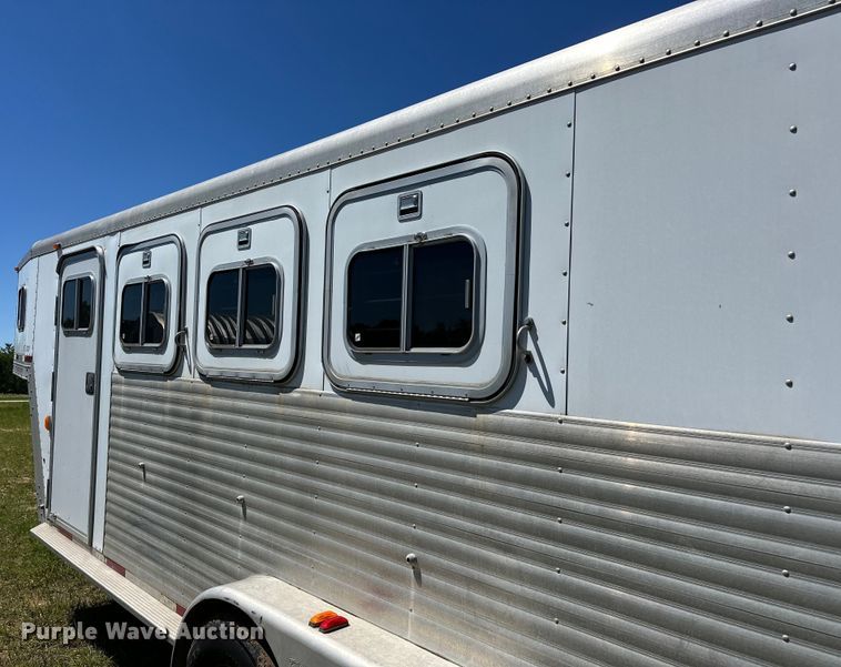 image for item NR9981 2001 Exiss GNHC-718 horse trailer 