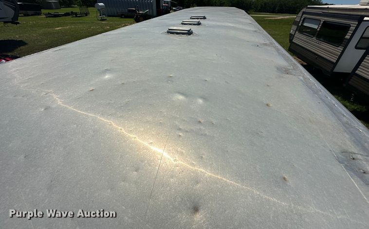 image for item NR9981 2001 Exiss GNHC-718 horse trailer 