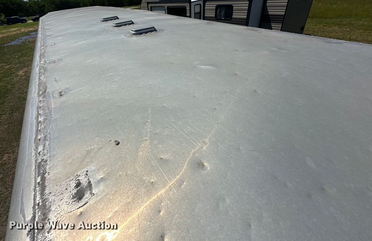 image for item NR9981 2001 Exiss GNHC-718 horse trailer 