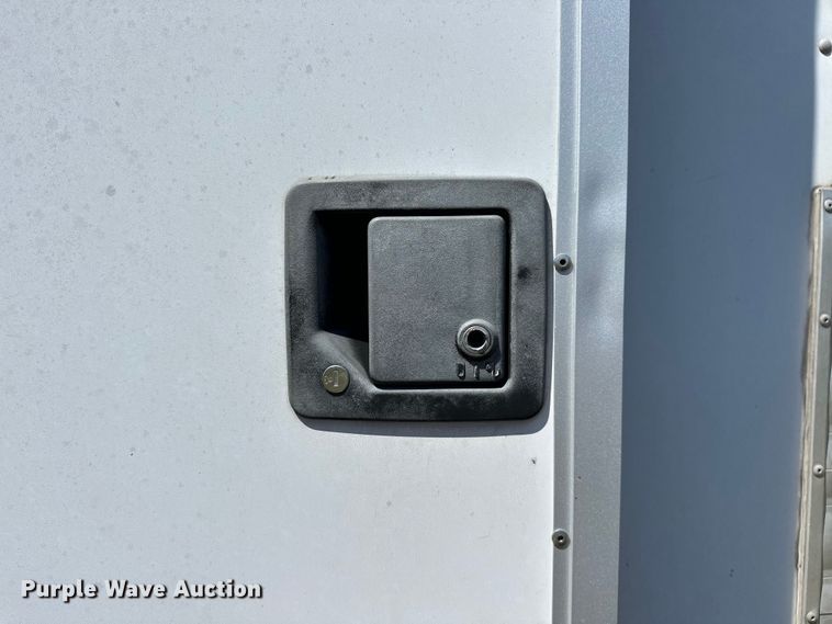 image for item NR9981 2001 Exiss GNHC-718 horse trailer 