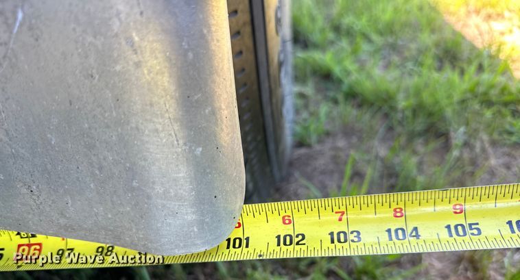 image for item NR9981 2001 Exiss GNHC-718 horse trailer 