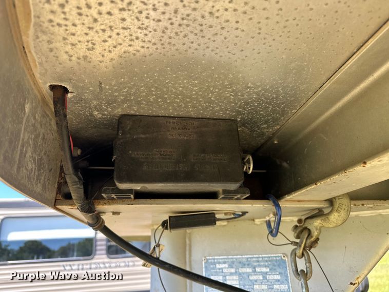 image for item NR9981 2001 Exiss GNHC-718 horse trailer 