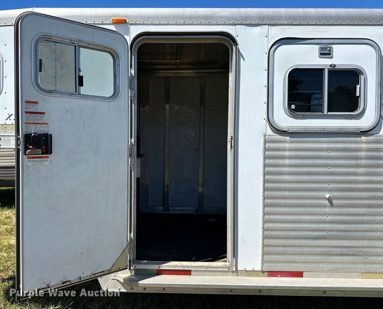 image for item NR9981 2001 Exiss GNHC-718 horse trailer 