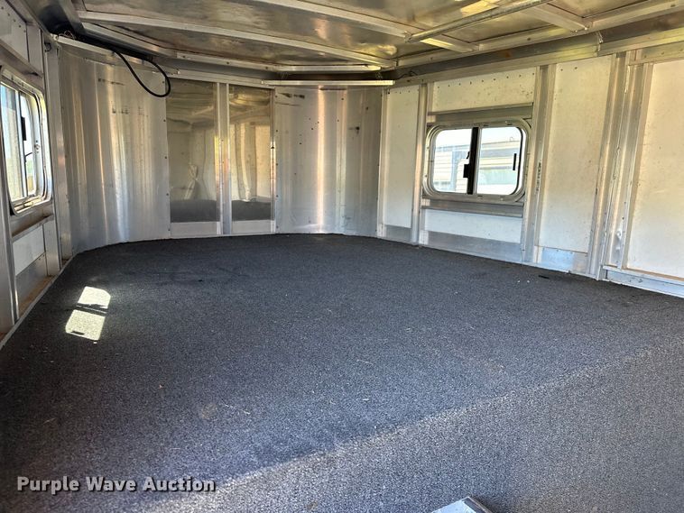 image for item NR9981 2001 Exiss GNHC-718 horse trailer 