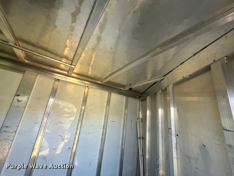 image for item NR9981 2001 Exiss GNHC-718 horse trailer 